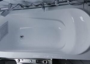 "bathtub-buid-in-model-white-colour"
