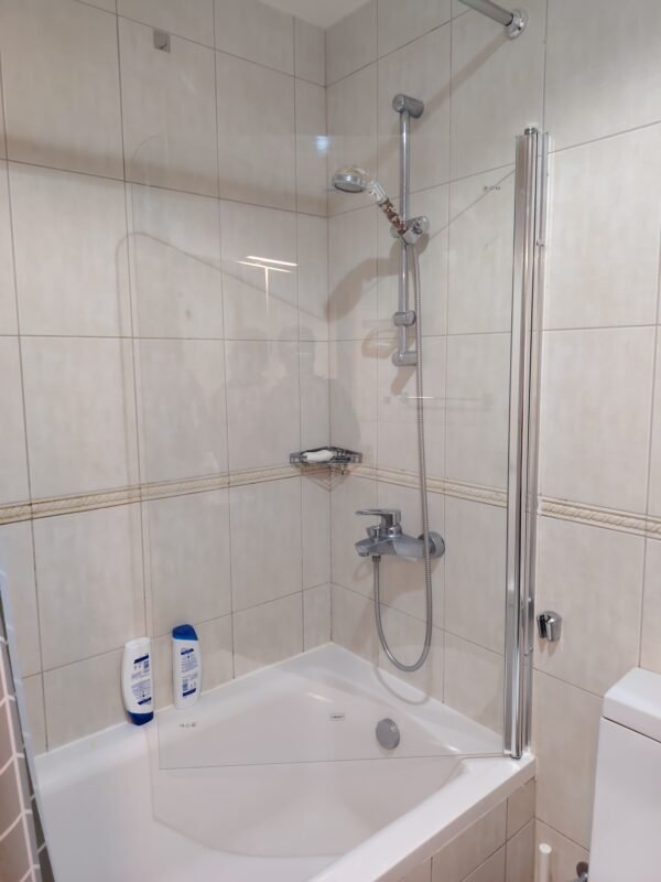 80x140 over bath shower door clear glass
