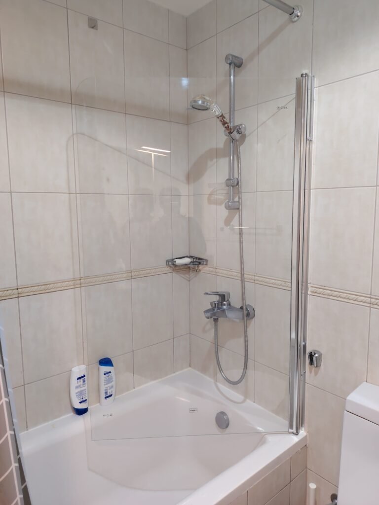 80x140 over bath shower door clear glass